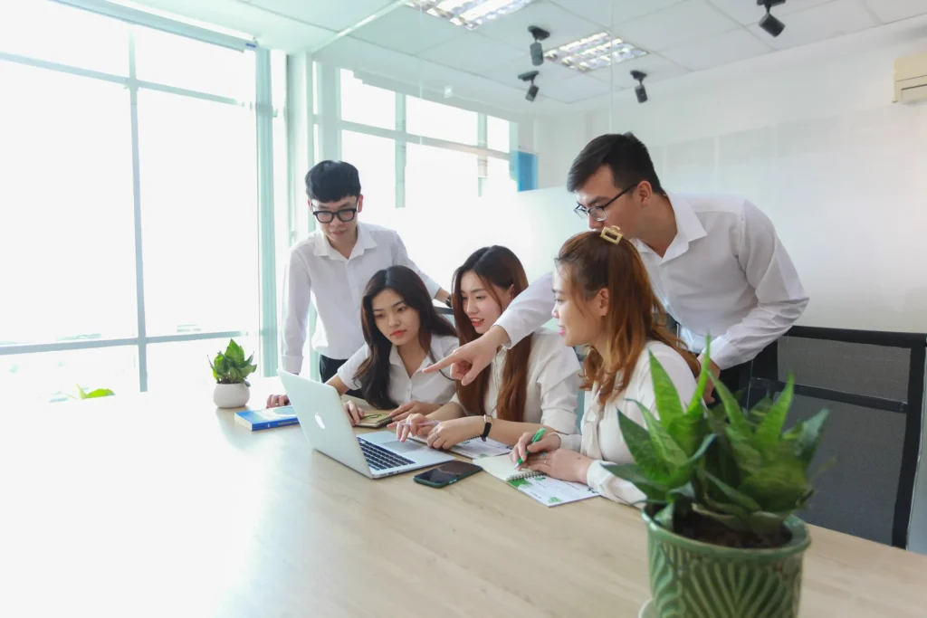 Startup tự vận hành văn phòng truyền thống gây tốn chi phí